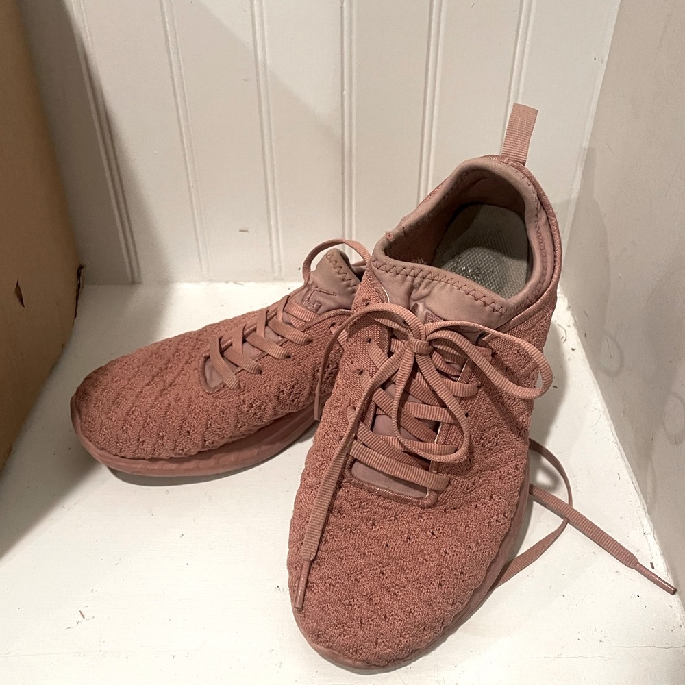 Dusty pink APL shoes size 6.5